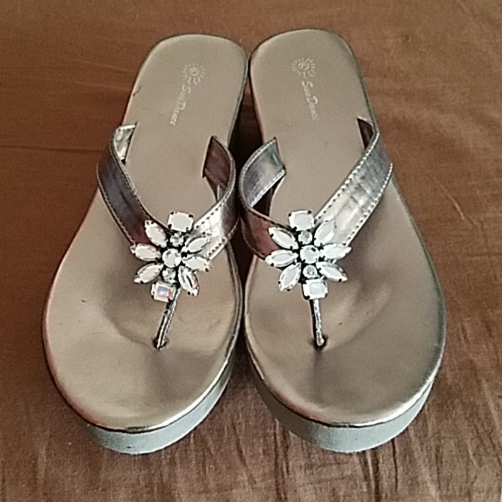 Like New Vintage 90's Sun Dance silver jeweled wedge sandals size 7.5